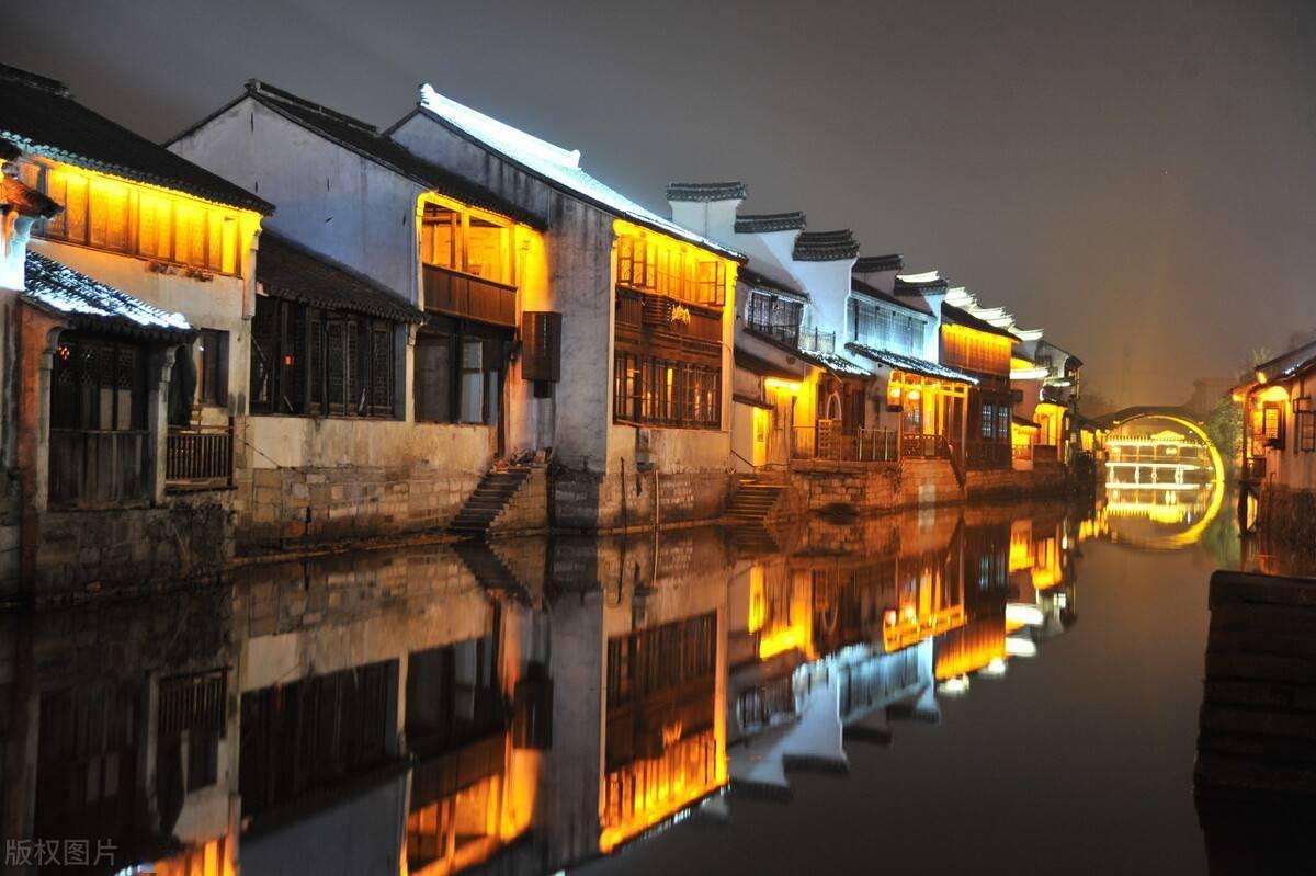 茂密丛林逃生